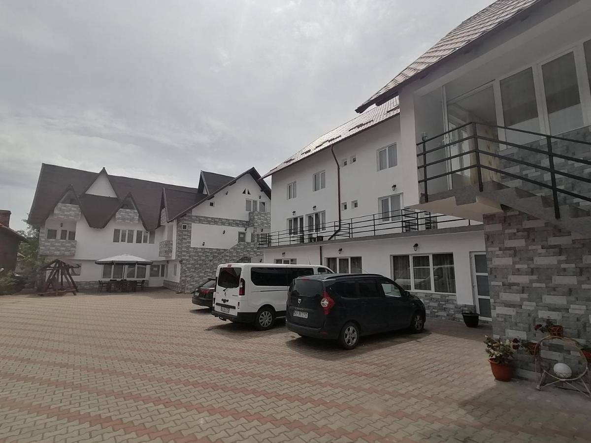 Pensiunea Iuliana Căpăţîneni-Ungureni Bagian luar foto